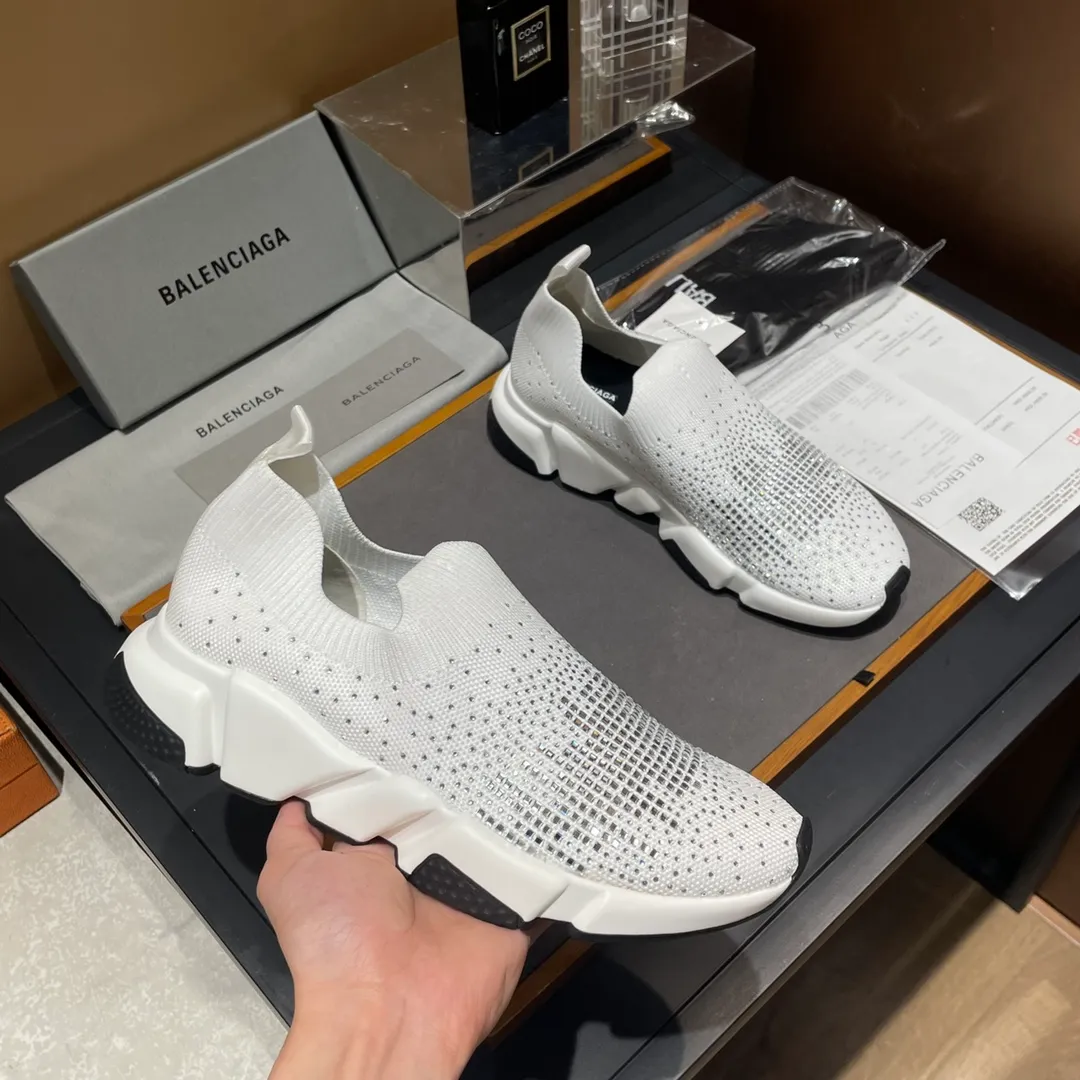 👟👟Ex-factory price 400👟👟 Balenciaga Balenciaga 🌝🌝glitter single shoes world premiere 🌈INS Weibo magazine sold out 💥💥counter limited edition ⚠️ Czech crystal hot diamond ⚠️specially customized fabric with summer cooling and heating effect ⚠️TPU ten PU vacuum combination bottom (not a plastic bottom formed by market currency) ,) The inner craftsmanship and material are the same as the original! ! Size 35 to 45M standard size (34, 46 can be customized) original high-end top complete package (with original Balenciaga socks included)
